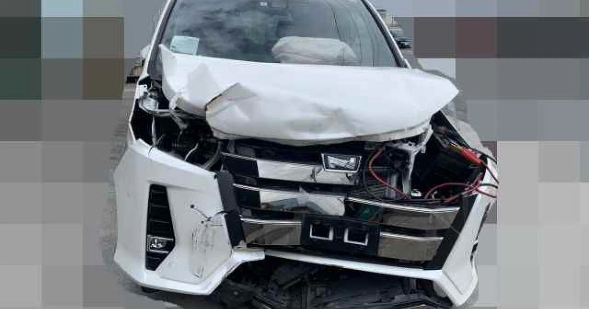 丸車 部品取りなど NOAH 事故車