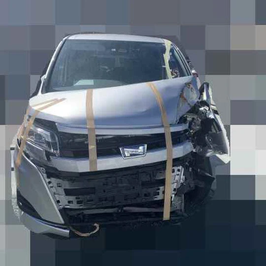 画像2002：H30年式 トヨタ ノア 事故車