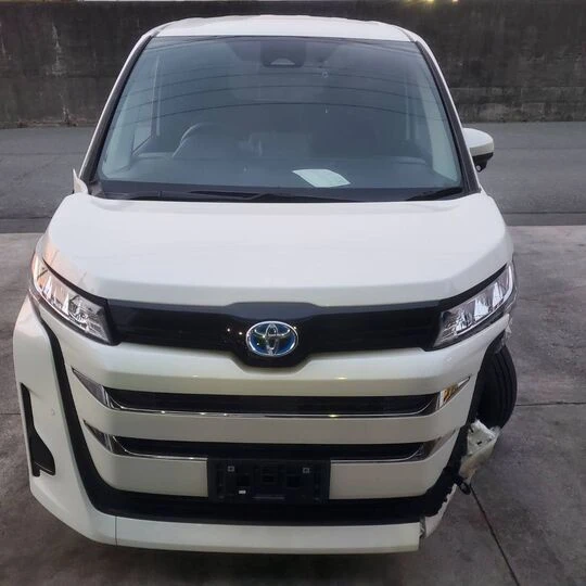 画像4752：R04年　トヨタ　ノア　事故車