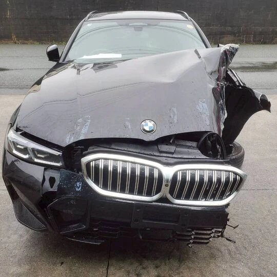 画像4994：R07年　3シリーズ　BMW　事故車