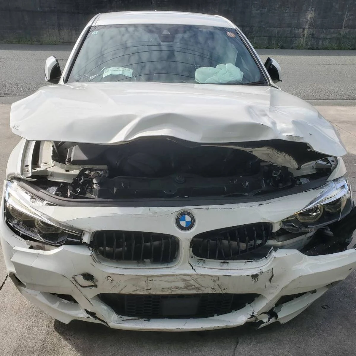 画像5666：H30　BMW　3シリーズ　事故車
