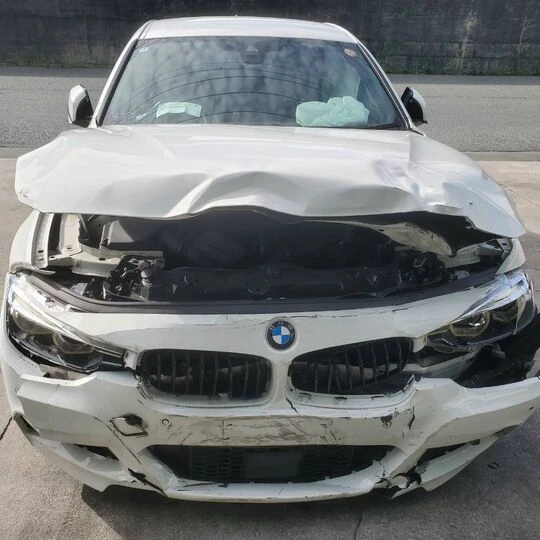 画像5666：H30　BMW　3シリーズ　事故車